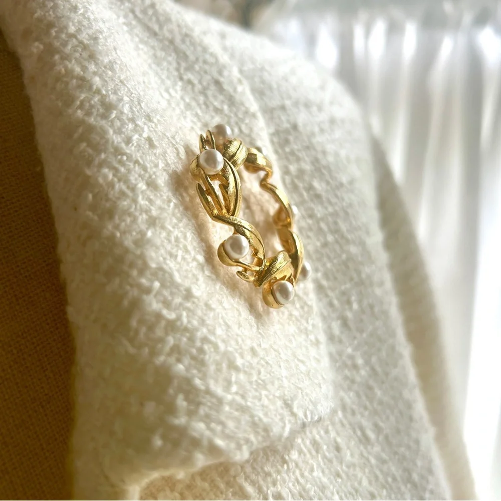 Vintage Napier Faux Pearl Wreath Brooch Goldtone Leaf Pin Classic 80s 90s